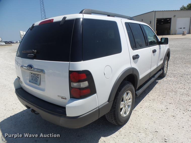 image for item DF9342 2006 Ford Explorer SUV