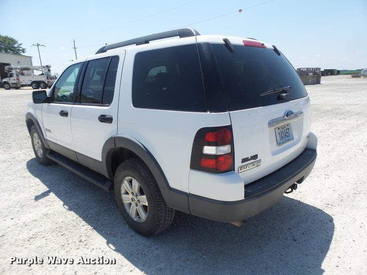 image for item DF9342 2006 Ford Explorer SUV