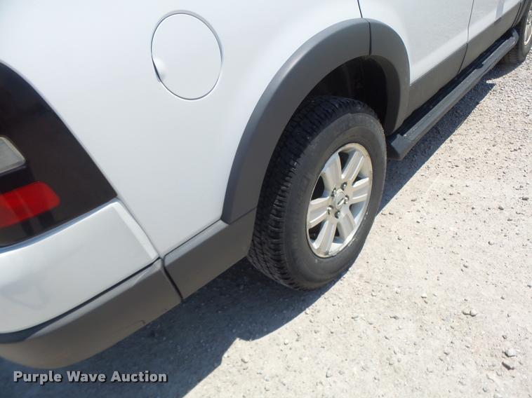image for item DF9342 2006 Ford Explorer SUV