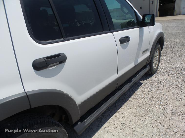 image for item DF9342 2006 Ford Explorer SUV