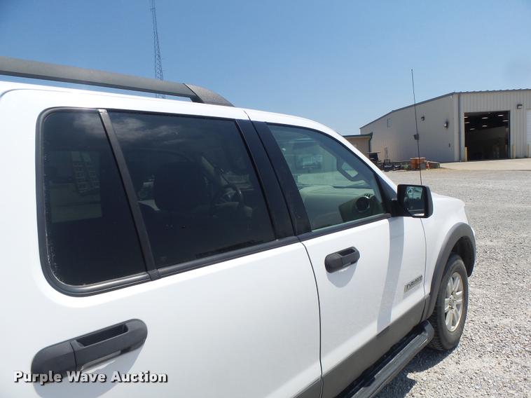 image for item DF9342 2006 Ford Explorer SUV