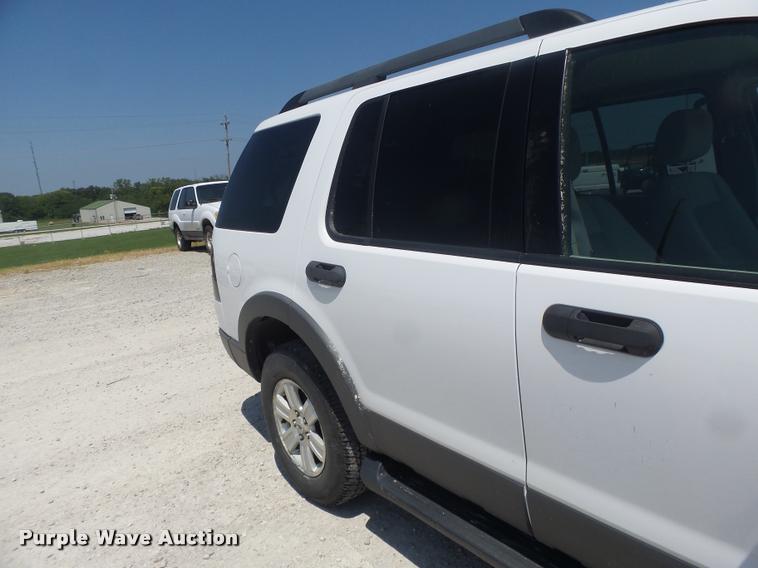 image for item DF9342 2006 Ford Explorer SUV