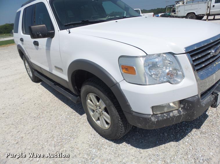 image for item DF9342 2006 Ford Explorer SUV