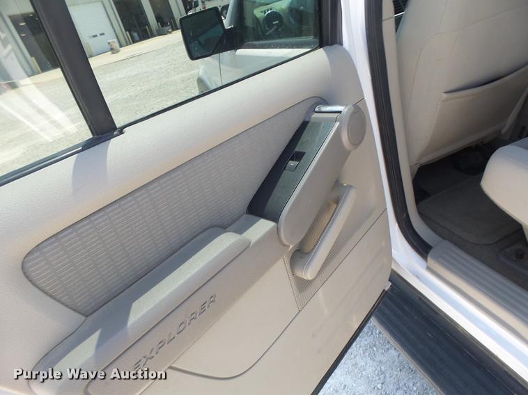image for item DF9342 2006 Ford Explorer SUV
