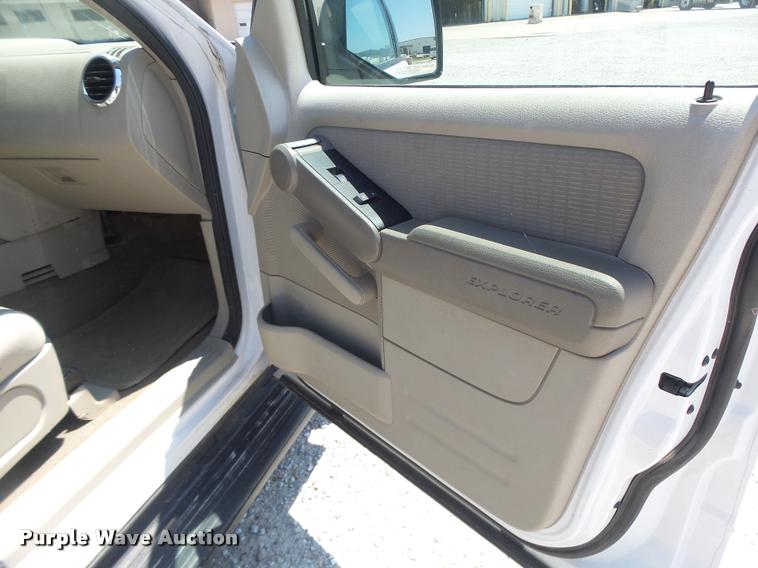 image for item DF9342 2006 Ford Explorer SUV