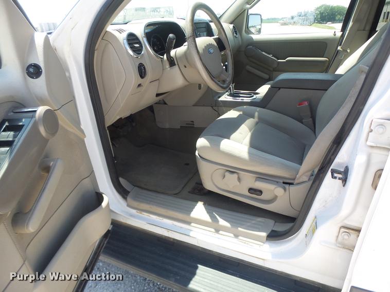 image for item DF9342 2006 Ford Explorer SUV