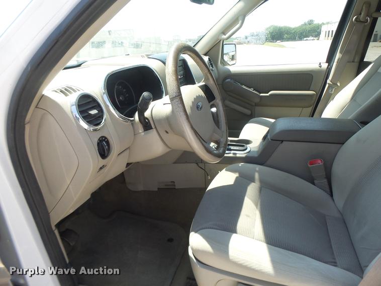 image for item DF9342 2006 Ford Explorer SUV