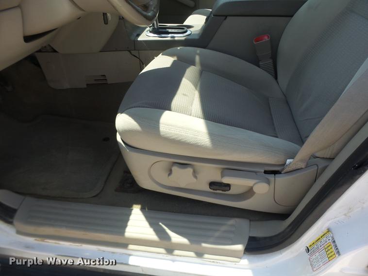 image for item DF9342 2006 Ford Explorer SUV