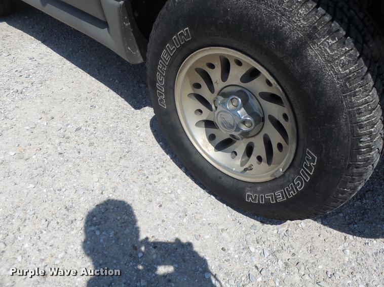 image for item DF9343 2001 Ford Explorer SUV