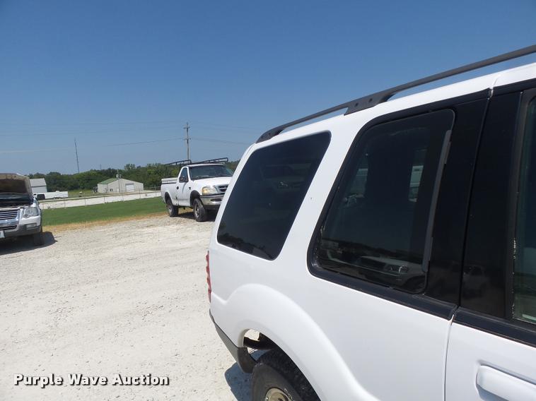 image for item DF9343 2001 Ford Explorer SUV