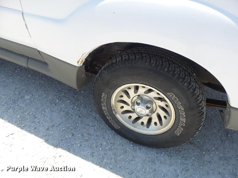 image for item DF9343 2001 Ford Explorer SUV