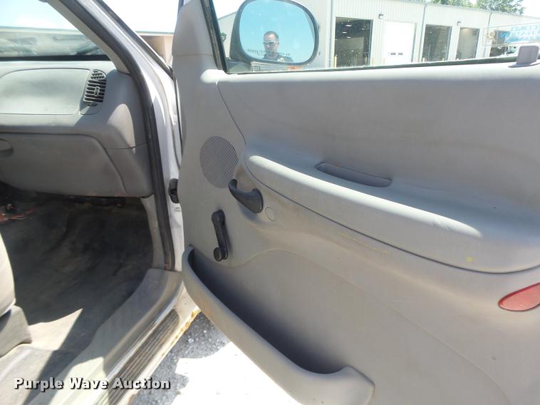 image for item DF9344 1998 Ford F150 pickup truck