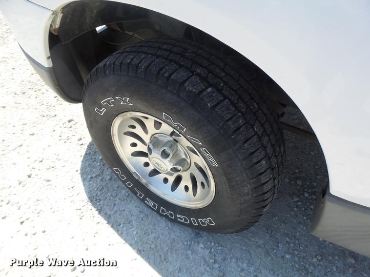 image for item DF9345 2001 Ford Explorer SUV