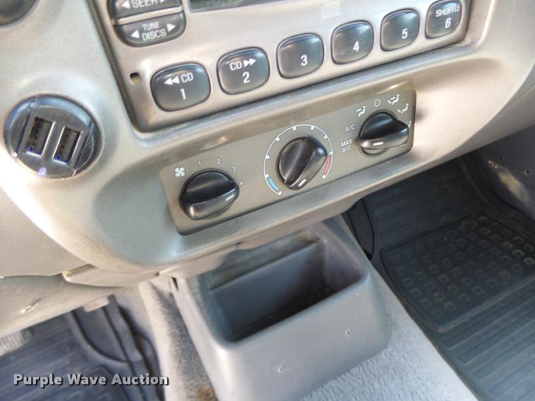 image for item DF9345 2001 Ford Explorer SUV