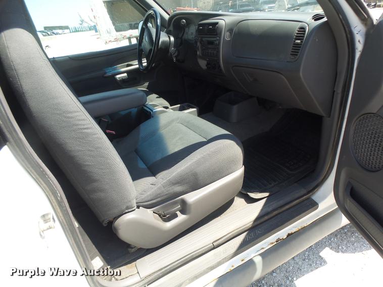 image for item DF9345 2001 Ford Explorer SUV