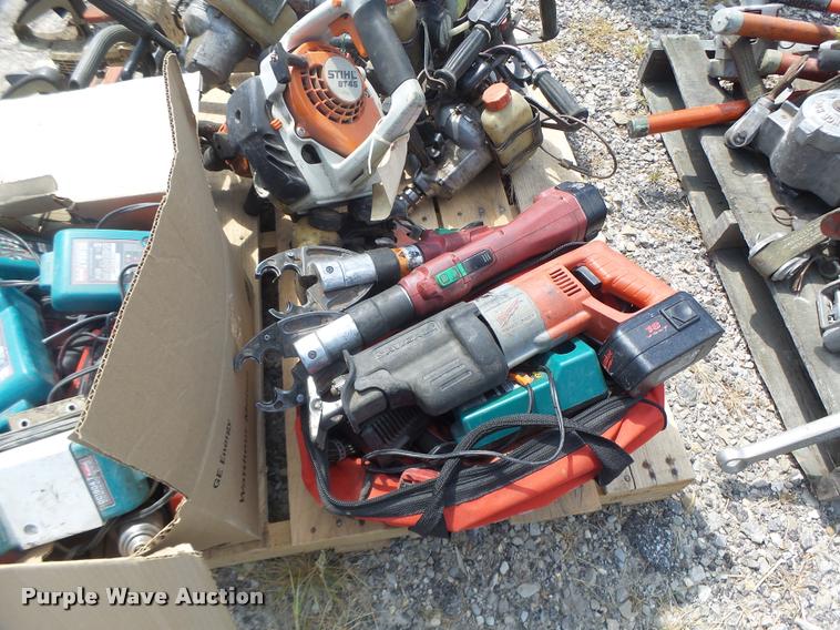 image for item DF9349 (3) pallets of tools and toolboxes