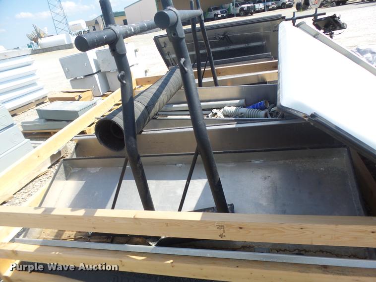 image for item DF9352 (3) tonneau covers