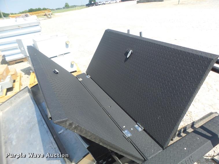 image for item DF9352 (3) tonneau covers