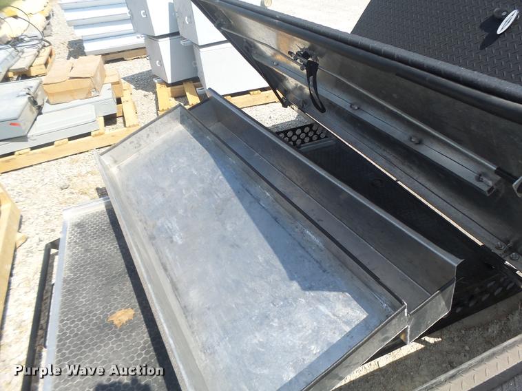 image for item DF9352 (3) tonneau covers