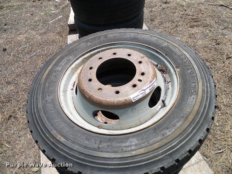 image for item DG9878 Ford F550 wheels