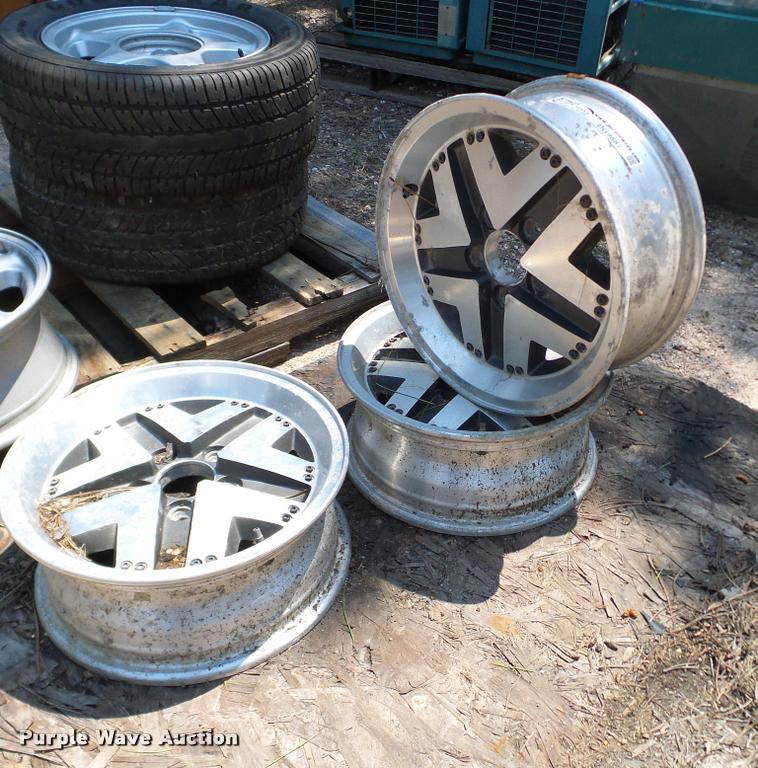 image for item DG9887 (3) Ford Bronco II wheels
