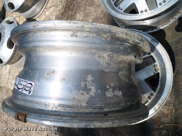 image for item DG9887 (3) Ford Bronco II wheels