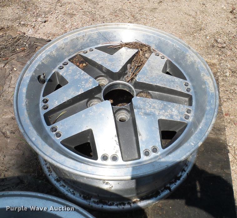 image for item DG9887 (3) Ford Bronco II wheels