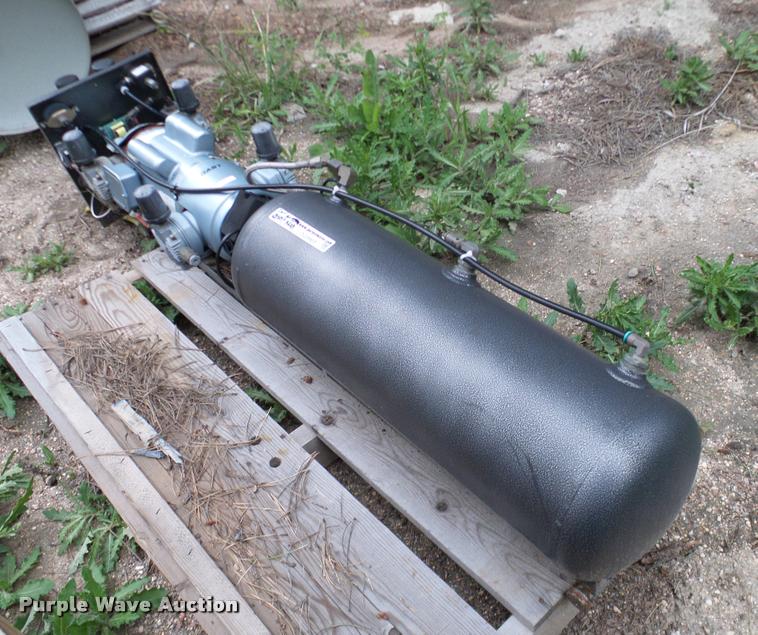 image for item DG9903 Gast P05860H2T air compressor