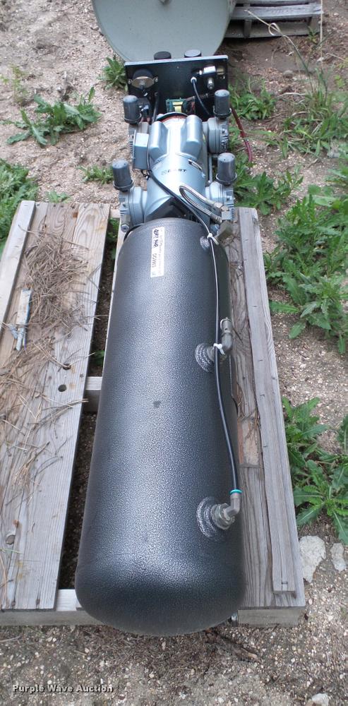 image for item DG9903 Gast P05860H2T air compressor