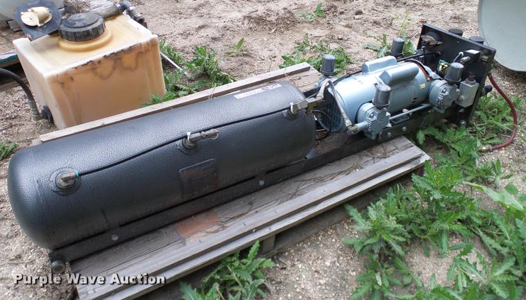 image for item DG9903 Gast P05860H2T air compressor