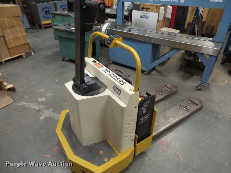image for item DK9386 Yale pallet jack