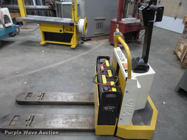 image for item DK9386 Yale pallet jack