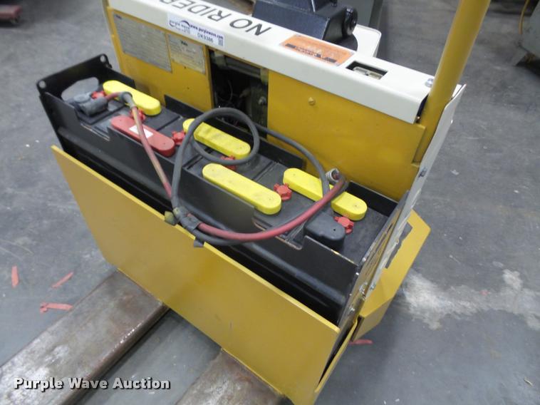 image for item DK9386 Yale pallet jack