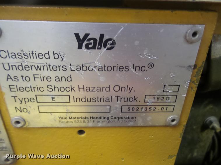 image for item DK9386 Yale pallet jack