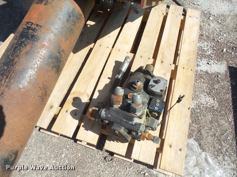 image for item DK9424 Peabody Galion three stage single ram hoist