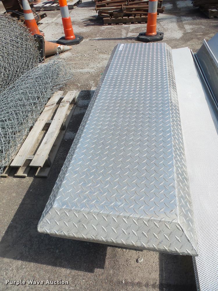 image for item DK9428 Aluminum tread plate toolbox