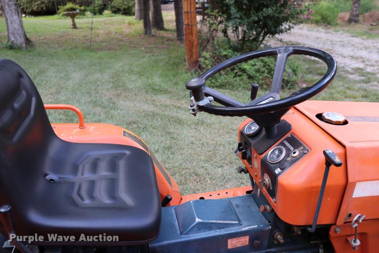 image for item DK9536 Kubota B7200 tractor