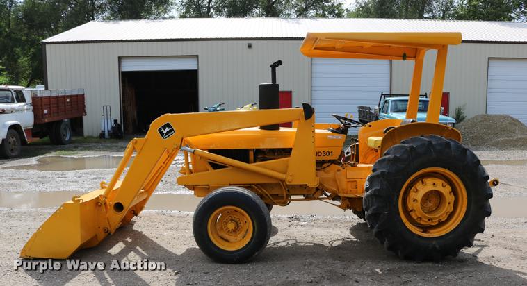 image for item DM9334 1974 John Deere JD301 tractor