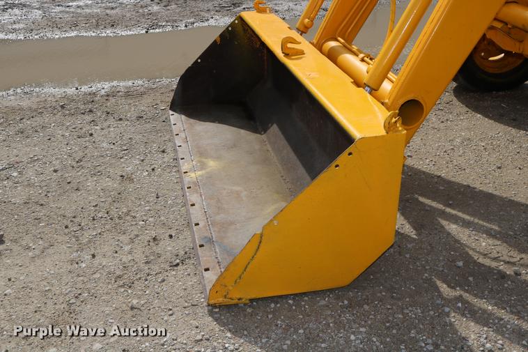 image for item DM9334 1974 John Deere JD301 tractor