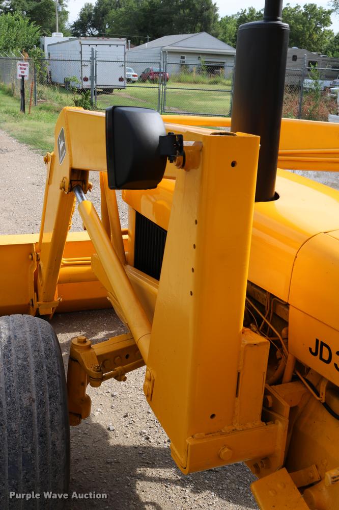 image for item DM9334 1974 John Deere JD301 tractor