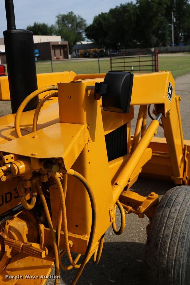 image for item DM9334 1974 John Deere JD301 tractor