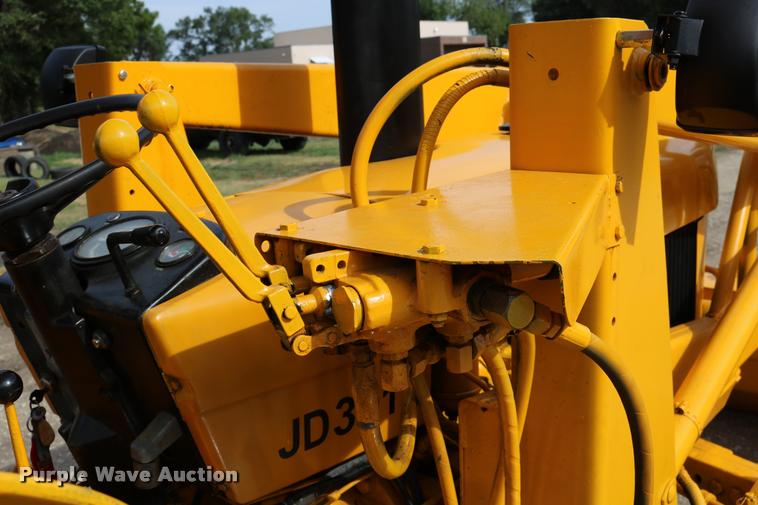 image for item DM9334 1974 John Deere JD301 tractor