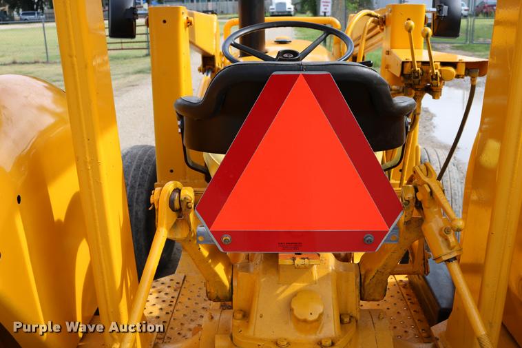 image for item DM9334 1974 John Deere JD301 tractor