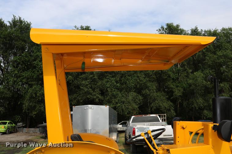 image for item DM9334 1974 John Deere JD301 tractor