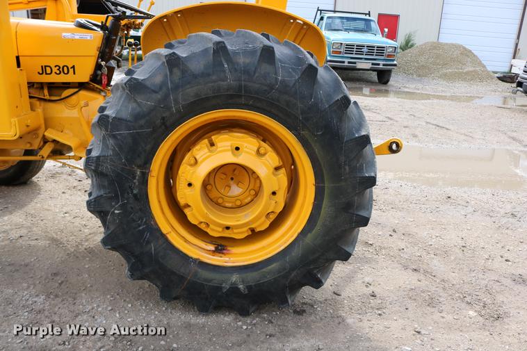 image for item DM9334 1974 John Deere JD301 tractor