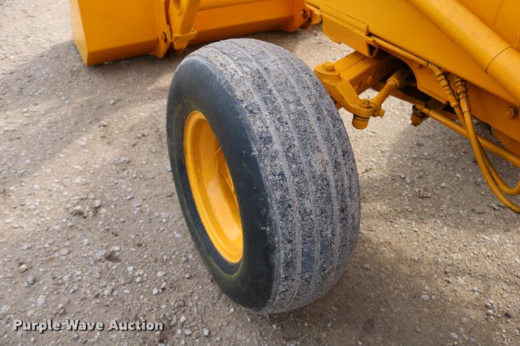 image for item DM9334 1974 John Deere JD301 tractor