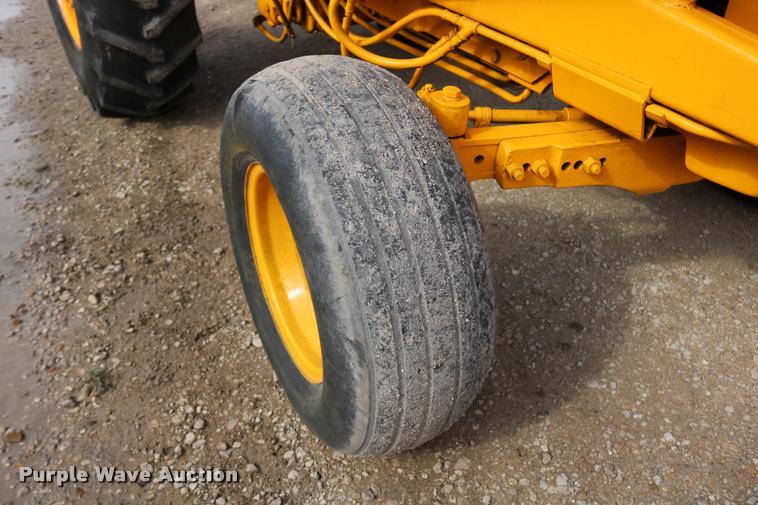 image for item DM9334 1974 John Deere JD301 tractor