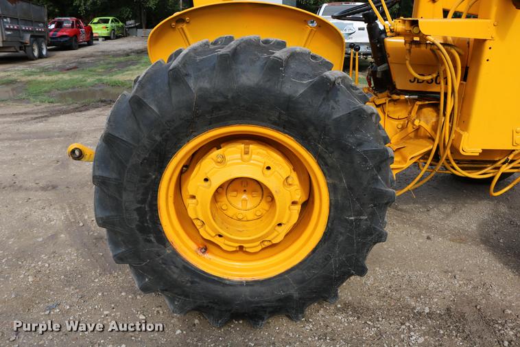 image for item DM9334 1974 John Deere JD301 tractor