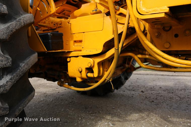 image for item DM9334 1974 John Deere JD301 tractor