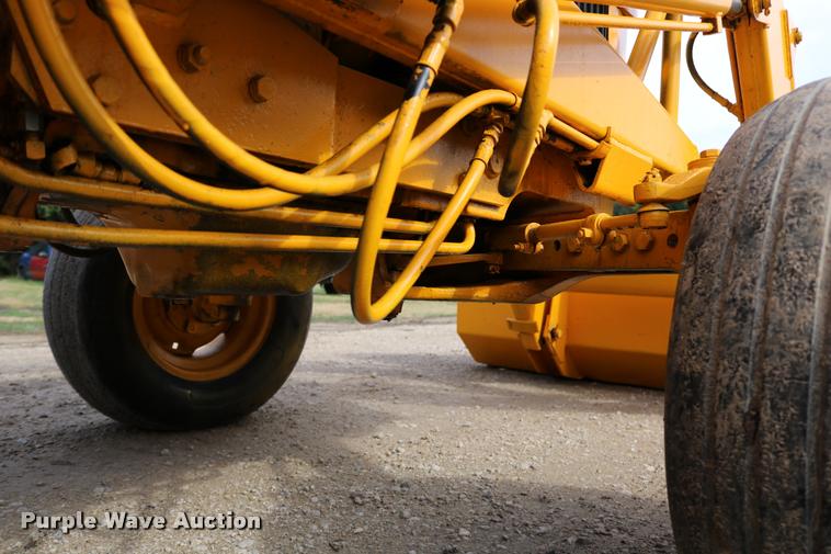 image for item DM9334 1974 John Deere JD301 tractor